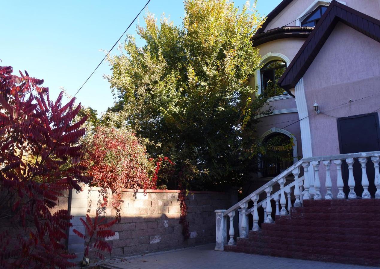Almaty Backpackers Hostel Exterior photo
