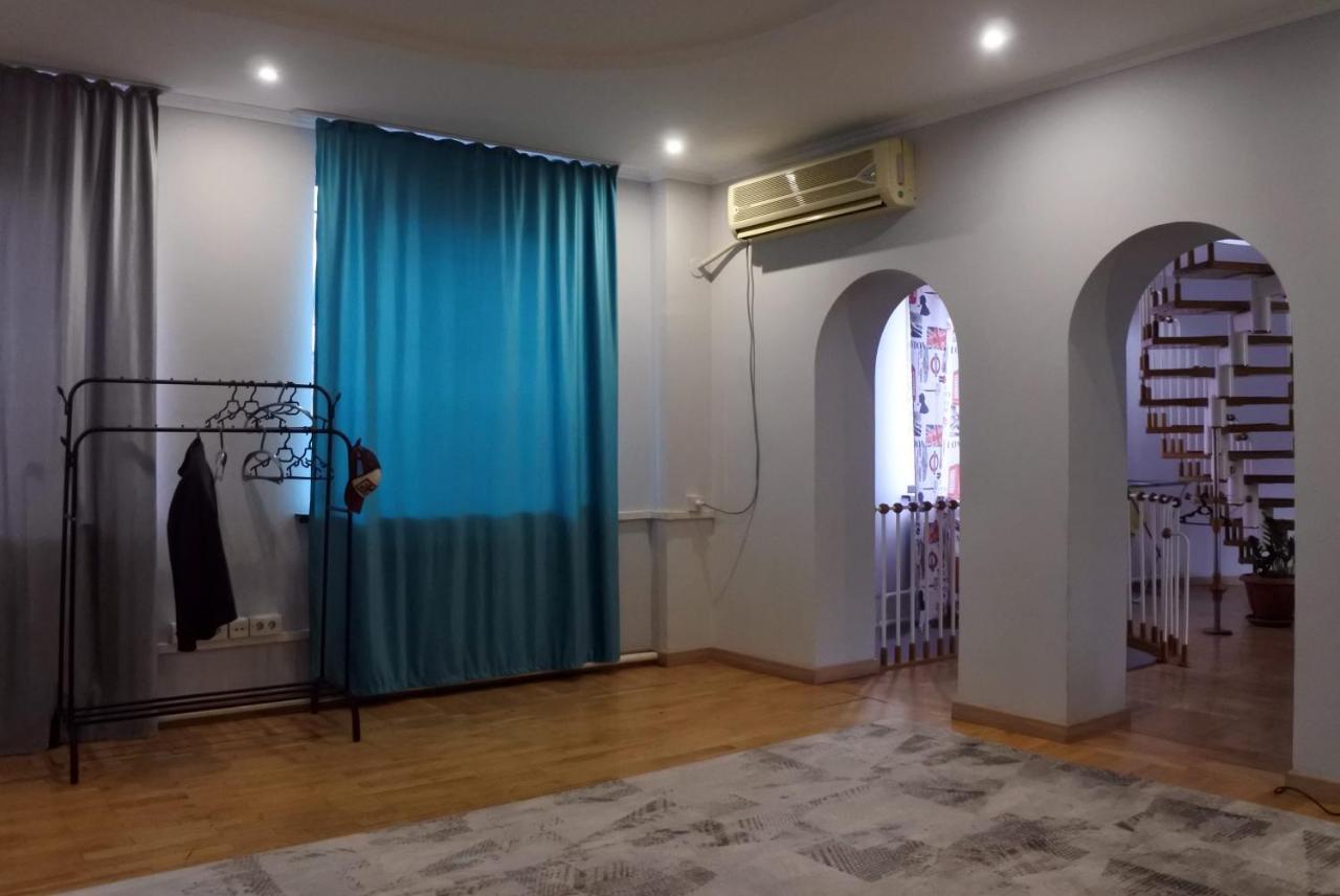 Almaty Backpackers Hostel Exterior photo