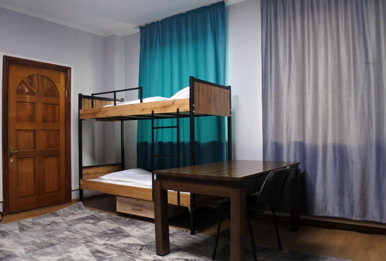 Almaty Backpackers Hostel Exterior photo
